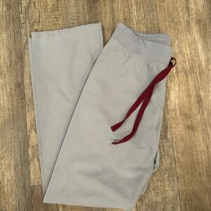 Living gray Basic Figs Scrub bottom